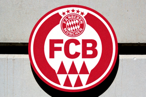 拜仁慕尼黑足球俱乐部队徽 - 红白圆形标志与FCB字母